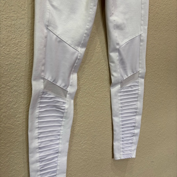Alo Yoga High-Waist Moto Legging White Small - Picture 10 of 16